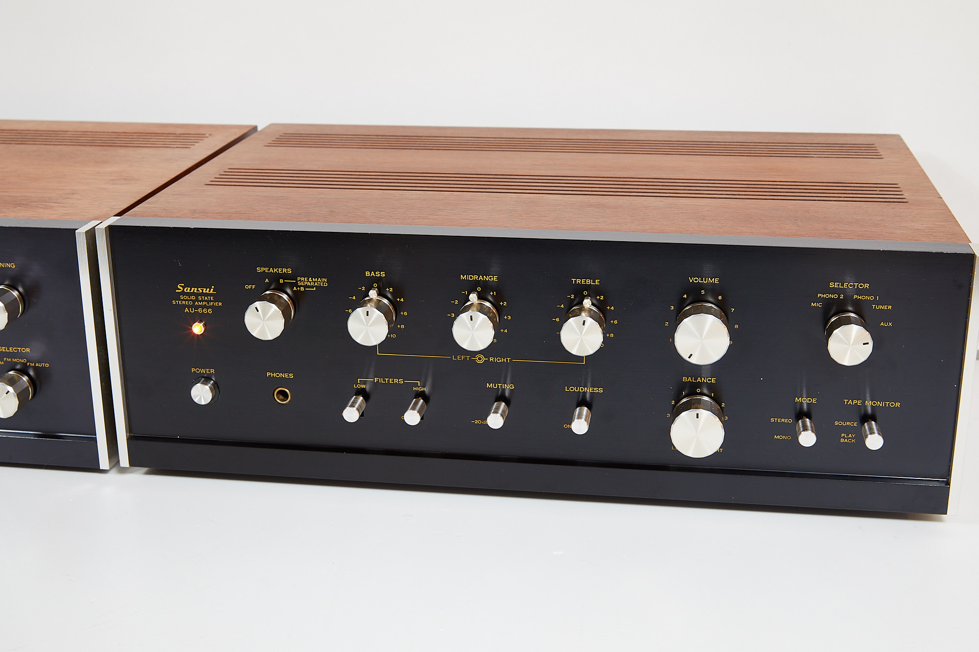 Klassisk HiFi-forstærker – PA Elektronik reparerer og servicerer HiFi og vintage audio i Stenløse på Sjælland.